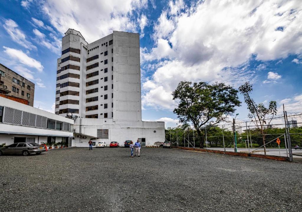 Club De Bienestar Ilar Bulevar Del Rio Cali Extérieur photo