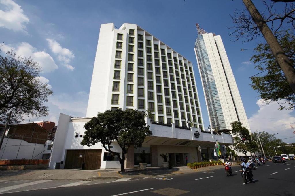 Club De Bienestar Ilar Bulevar Del Rio Cali Extérieur photo